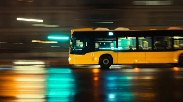 Almaniyada 18 yaşlı gənc sərnişin avtobusunu qaçırdı